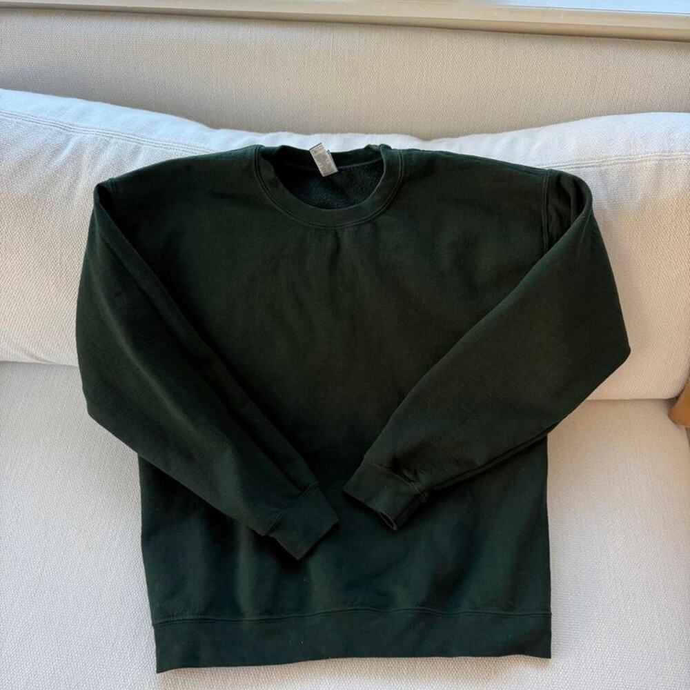 Gildan dark green crewneck sweatshirt